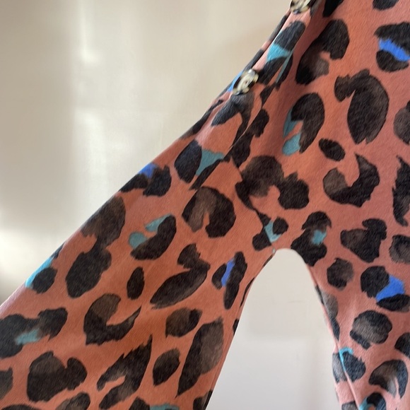 NWT ADORA animal print SOFT COZY fleece knit top accent buttons boat neck M - Picture 4 of 9